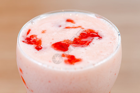 牛奶草莓汁夏天水果饮料咖啡背景