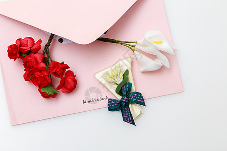 信封和花背景图片
