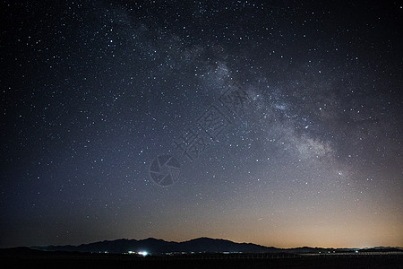 北京xxx天文台的银河背景图片