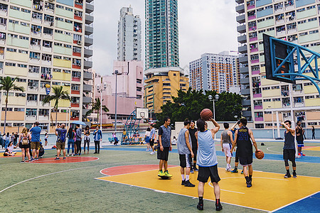 一个人的街头篮球赛图片