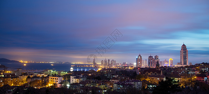 青岛海边青岛城市建筑夜景背景