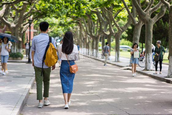 校园人像照片图片