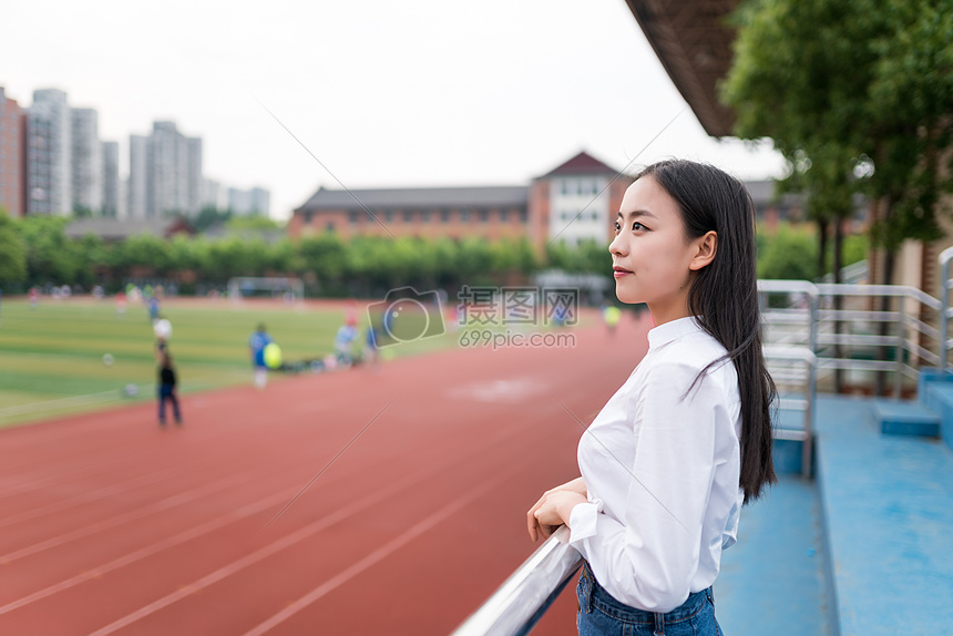 校园人像照片图片