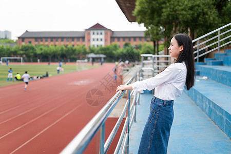 校园人像照片图片