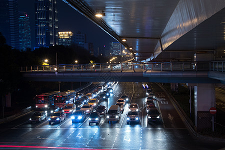 高架下城市车流夜景图片