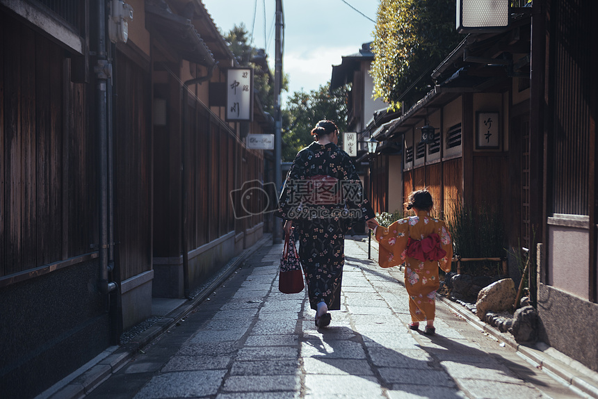 穿和服的母女图片