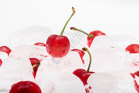 樱桃水果夏日清凉冰块高清图片