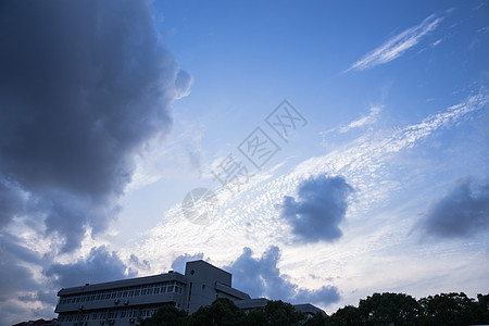 城市傍晚天空多云素材图片