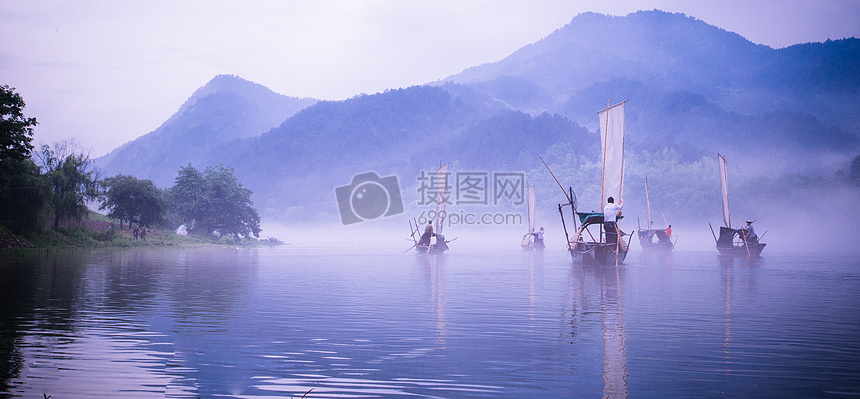 江面上的帆影高清图片下载 正版图片 摄图网