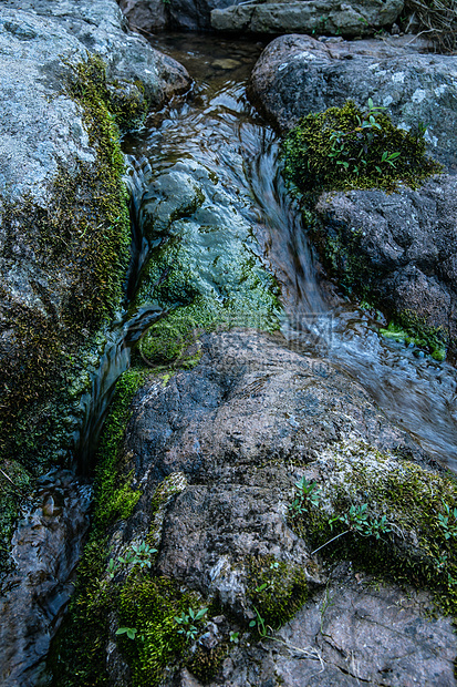 清新自然小溪水流风景图片