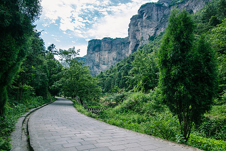 景区内清新公路风景图片