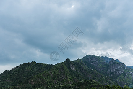 意境山峰大气多云山峰自然风景背景