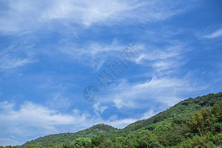 清新山脉蓝天白云风景图片