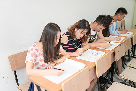 学校学习毕业考试图片