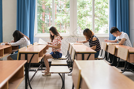 学校学习毕业考试图片