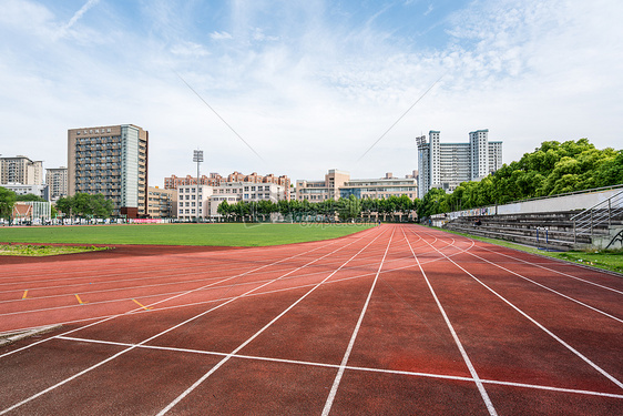 学校高考校园操场图片