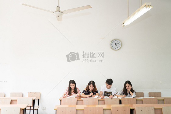 学校学习毕业考试图片