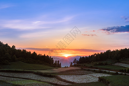 时光风景山里的夕阳背景