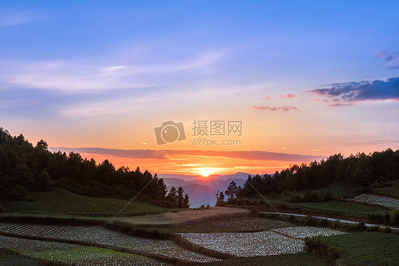 山里的夕阳图片