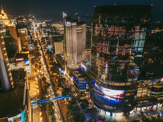 城市市中心夜景航拍图片