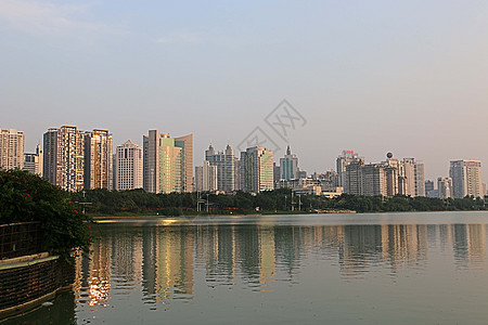南宁  湖面  城市背景图片