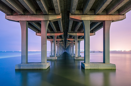 海上高速公路桥墩背景