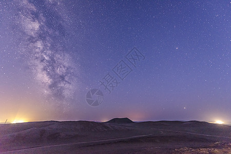 火山与星空图片