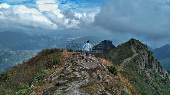 山峰风景图片