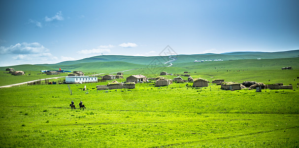 蓝天白云绿草地新疆风光背景