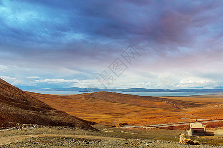 西藏纳木错湖夕阳下的美景图片