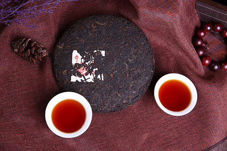 茶叶茶汤普洱茶红色背景图片