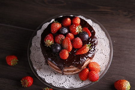 舒芙蕾蛋糕巧克力淋面草莓蛋糕背景