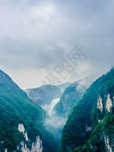 张家界的云海与山背景图片