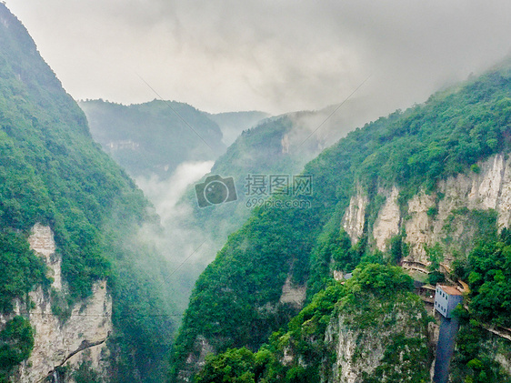 张家界的云海与山图片