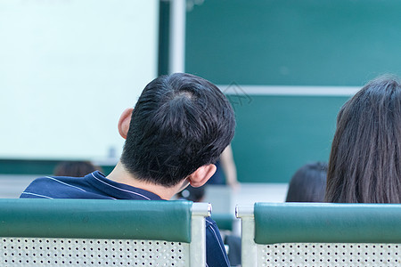 认真听课的同学图片