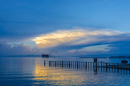 避暑青海湖日落背景