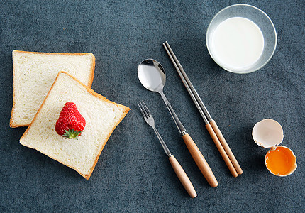 草莓牛奶主图面包牛奶早餐背景