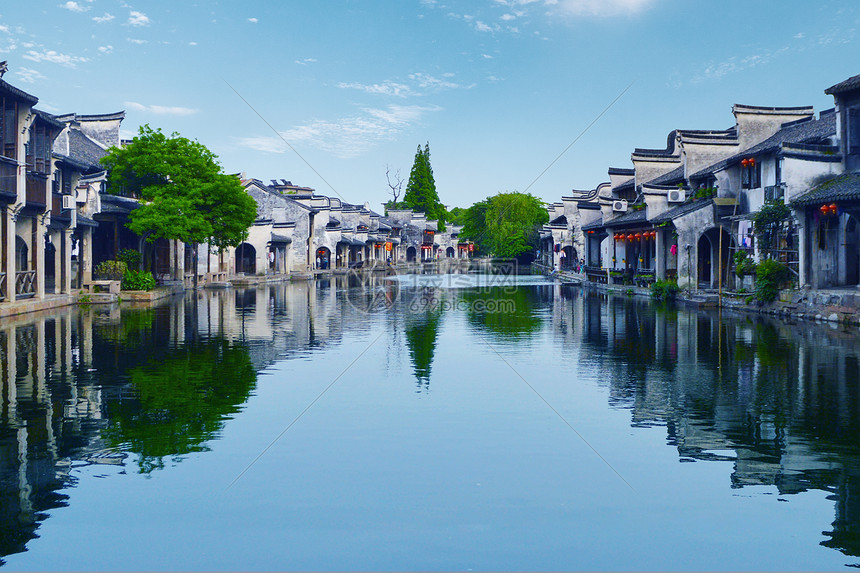 浙江湖州南浔古镇的夜色美景图片