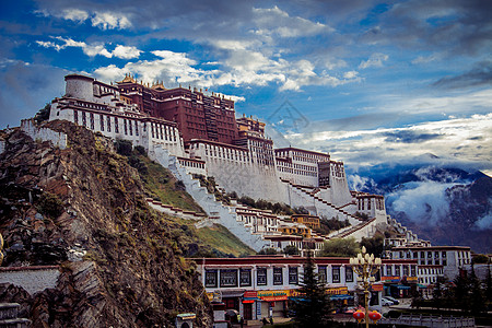 西藏林芝西藏布达拉宫的早晨背景