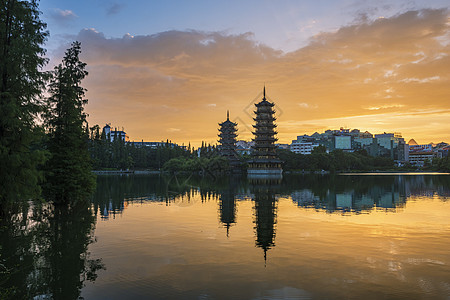 映像双塔桂林夕阳晚归高清图片