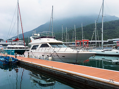 港湾游船背景图片