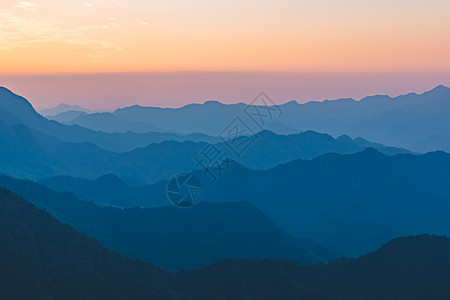 山脉日出日落背景图片