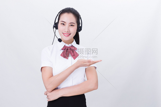 商业亲和美女客服展示手势留白图片