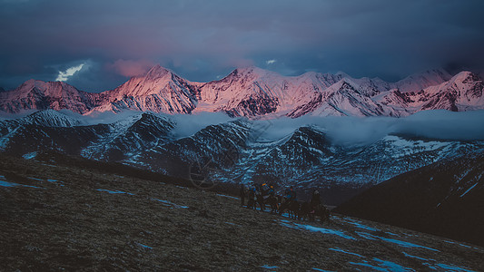 辽阔风景贡嘎雪山日照金山背景