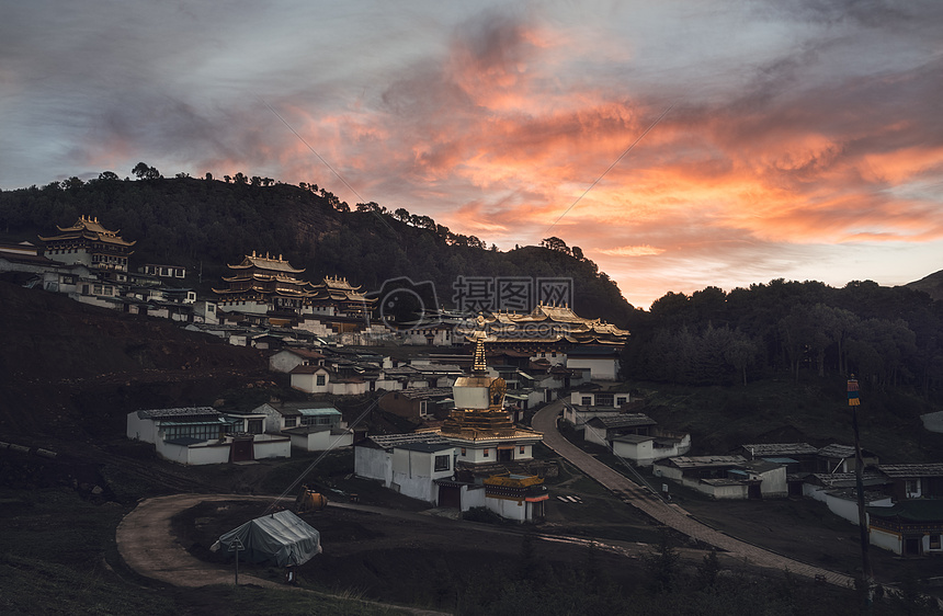 郎木寺日出图片