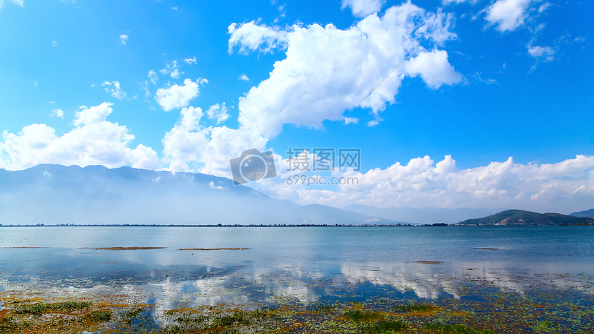 苍山洱海碧水蓝天白云之镜界图片