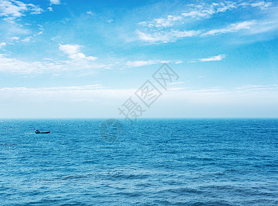 蓝色的海天一线图片