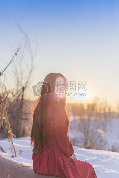 唯美雪地人像图片