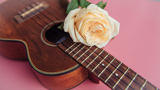 红色吉他七夕玫瑰背景