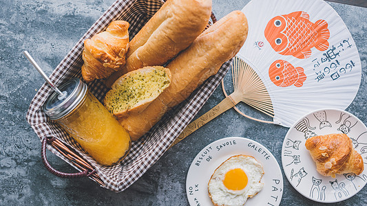 烤鸡蛋西餐早餐面包橙汁水果背景